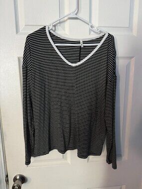 Halara Blue & White shirt size L
